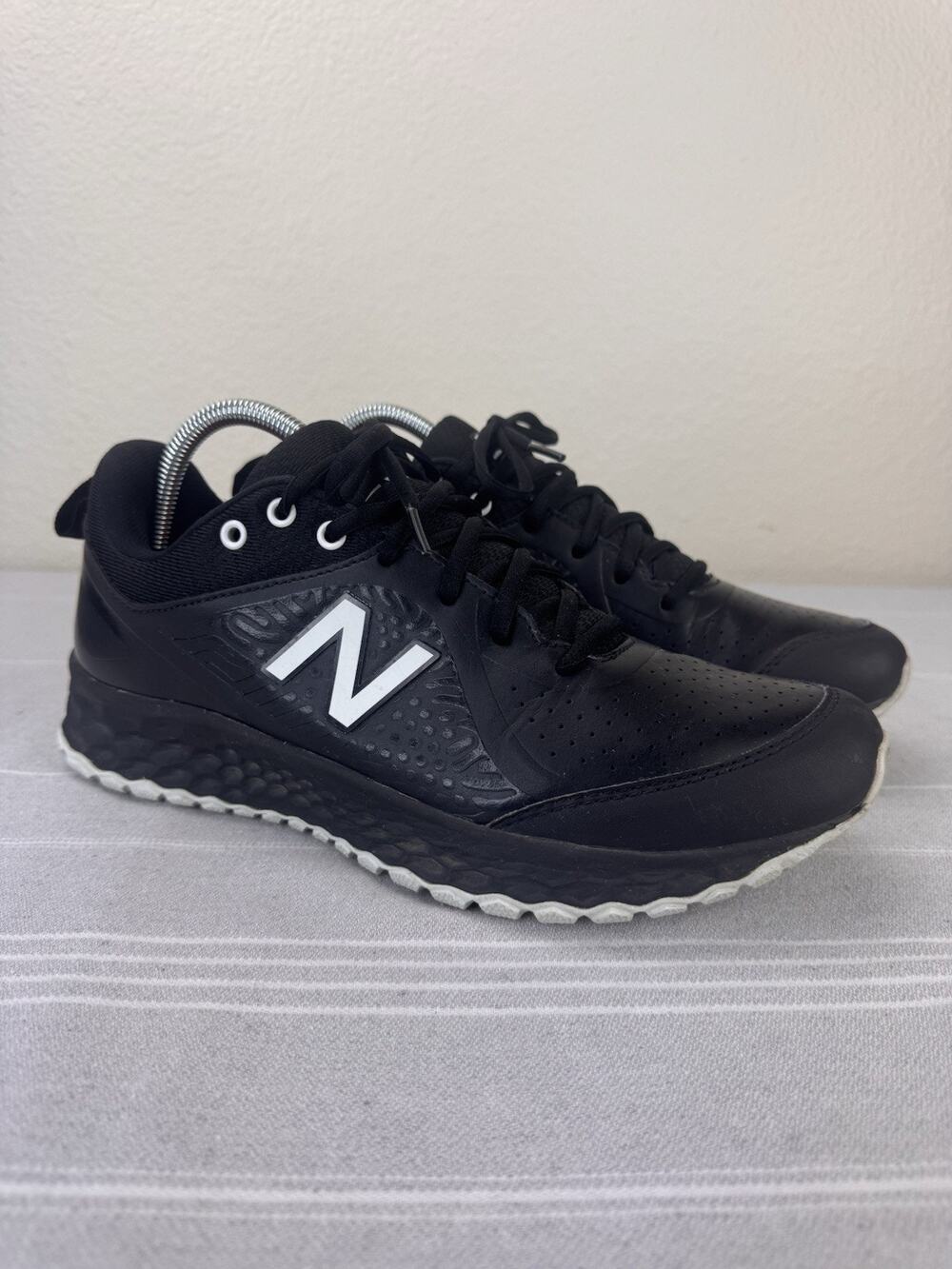 New Balance VELO V2 Fastpitch Softball Turf Shoes Low Sneakers Black White 10